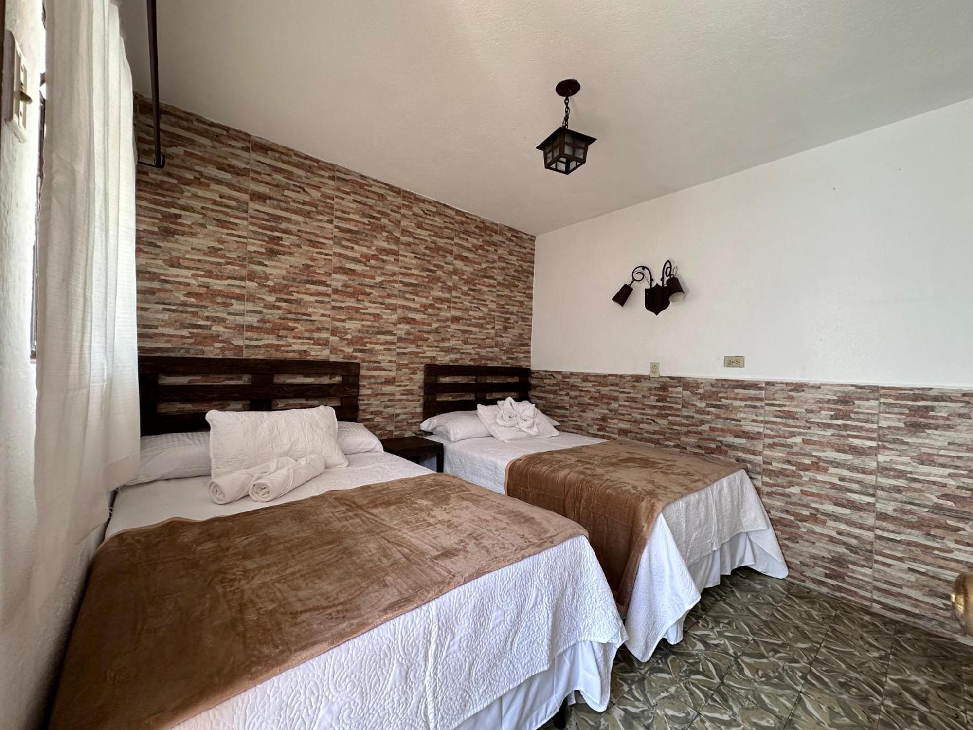 Casa Blanca Guatemala 2*