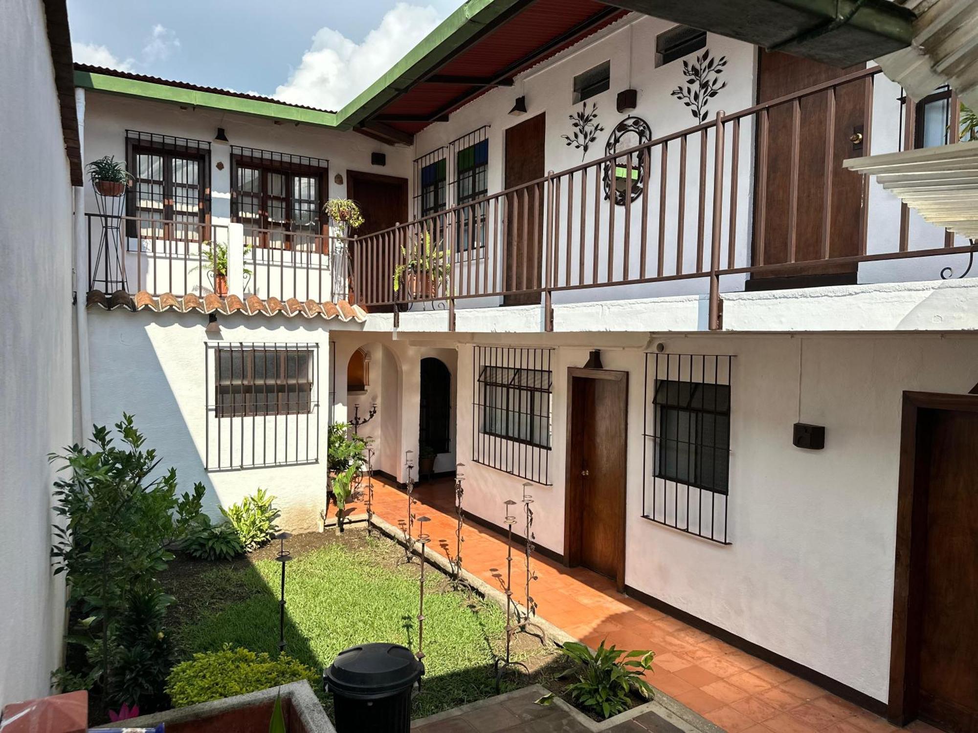 Hotel Casa Blanca Guatemala 2*