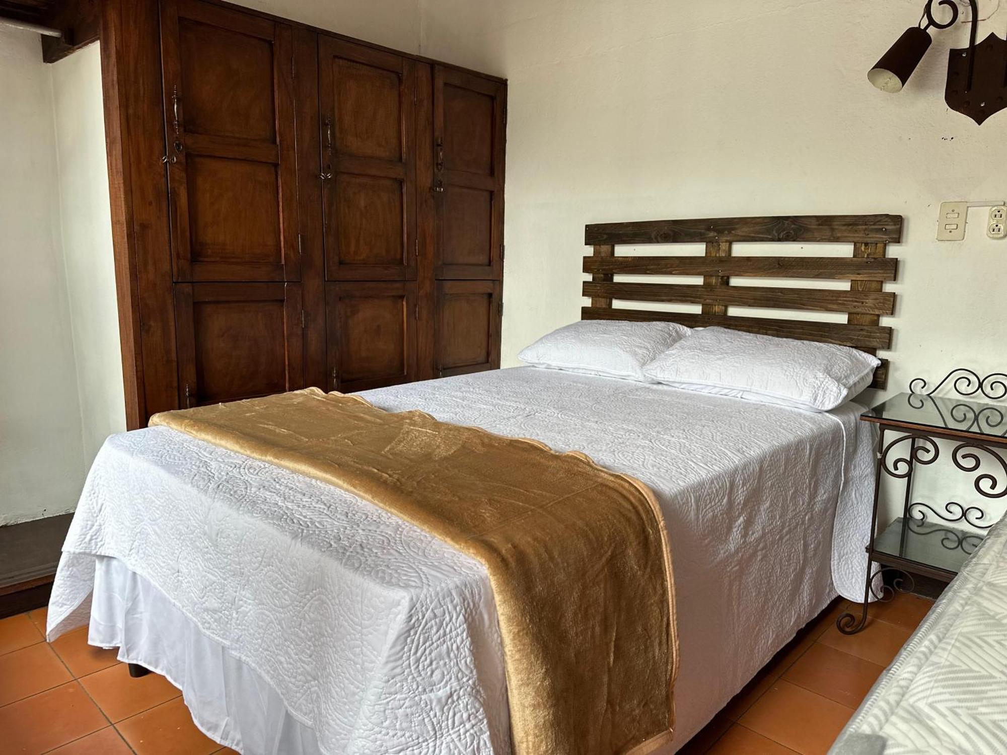 Casa Blanca Guatemala 2*